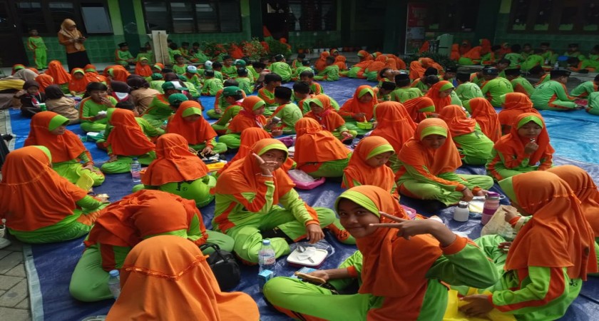 Gerak, Bersih, dan Makan Sehat: Momen Seru Pasca Asesmen di MI Raudlatul Muta’allimin 1