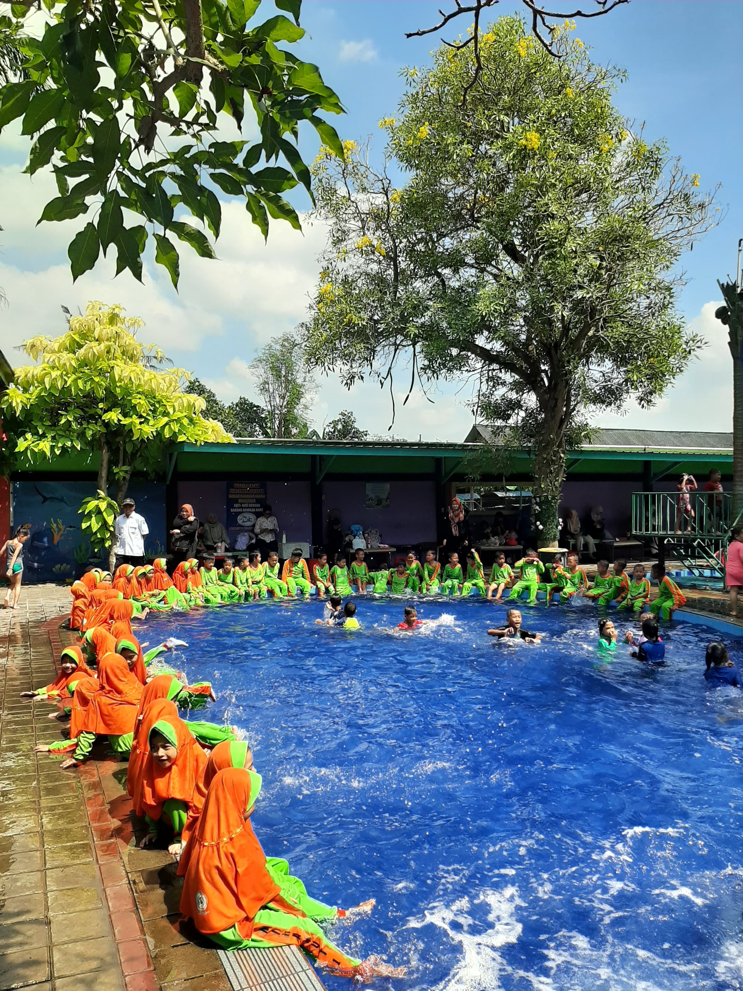 KEGIATAN BERENANG SISWA KELAS 1