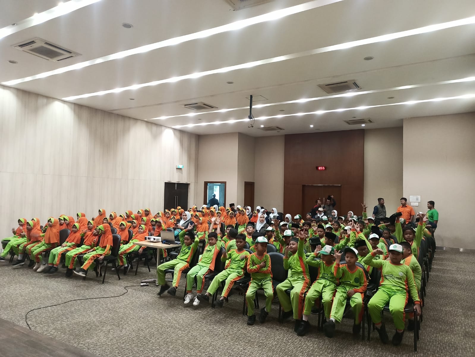 KEGIATAN BERENANG SISWA KELAS 1