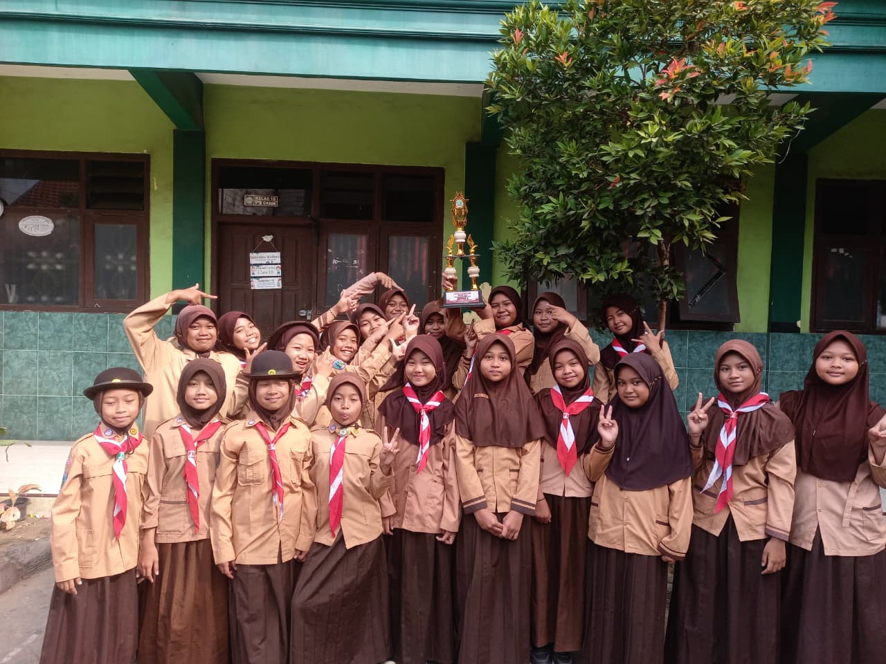 PENGUMUMAN JUARA 1 LOMBA GERAK JALAN TINGKAT MI/SD SE-KECAMATAN WONOAYU