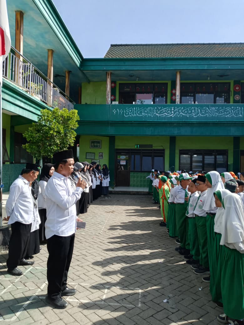 Harmoni Guru dan Siswa pada Hari Guru Nasional 2025.