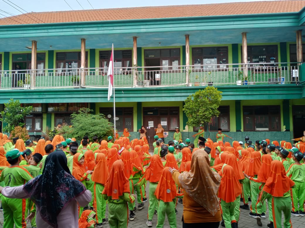 Gerak, Bersih, dan Makan Sehat: Momen Seru Pasca Asesmen di MI Raudlatul Muta&rsquo;allimin 1