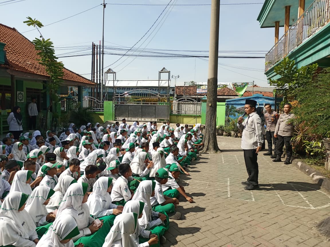 Menumbuhkan Cita-Cita Sejak Dini melalui Career Day: Inspirasi Profesi Kepolisian