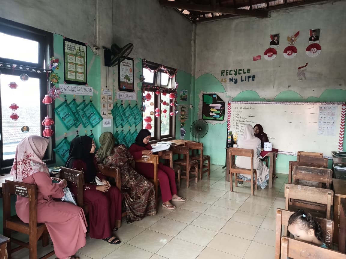 Meneguhkan Sinergi Madrasah dan Wali Murid melalui Pembagian Laporan Hasil Studi Semester I Tahun Pelajaran 2025/2026