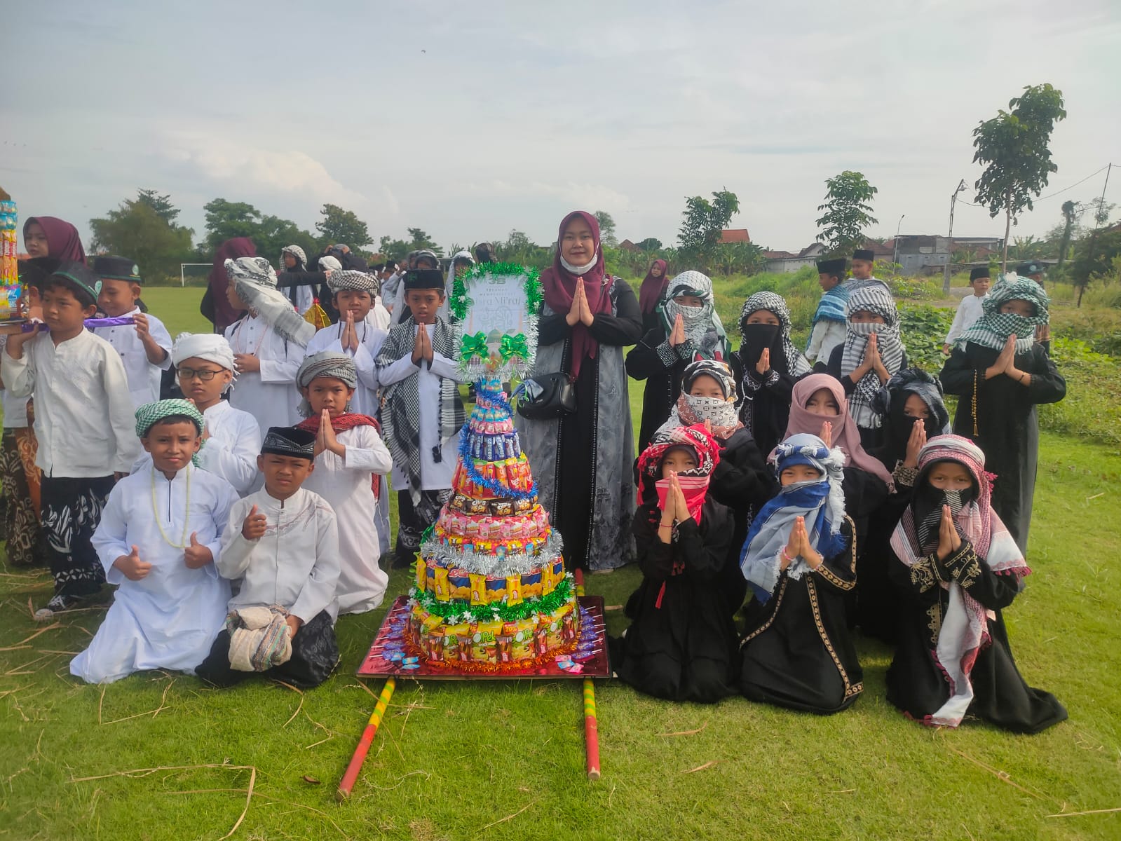 Meneladani Peristiwa Isra&rsquo; Mi&rsquo;raj melalui Pawai Gunungan: Penguatan Iman dan Karakter Religius Sejak Usia Dini