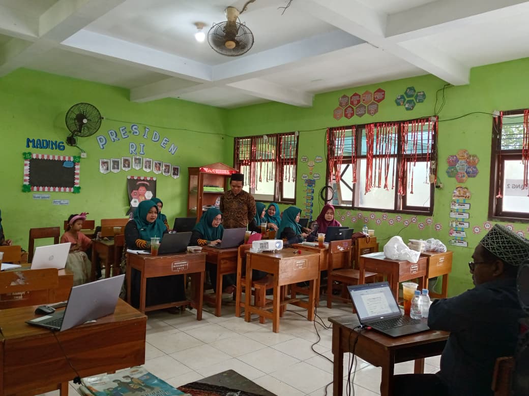 Smart Teacher, Smart Learning: Pelatihan AI sebagai Penguatan Kompetensi Guru Era Digital